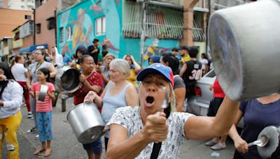 Un nuevo cacerolazo retumbó en las zonas populares de Caracas en rechazo al fraude electoral de Nicolás Maduro