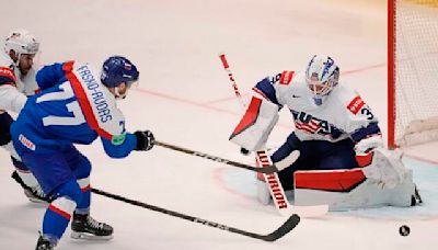 Penguins goaltender Alex Nedeljkovic pulled in United States' loss to Slovakia
