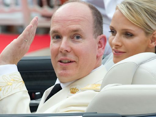 Albert de Monaco très tactile avec Charlene : ils célèbrent leurs 13 ans de mariage avec une belle photo