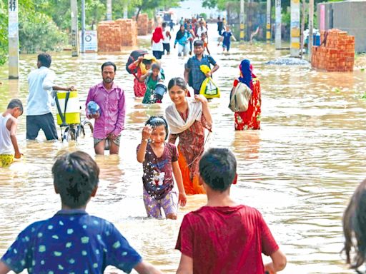 Desilting of drains, relief operations: L-G, govt review flood-control preparations in Delhi