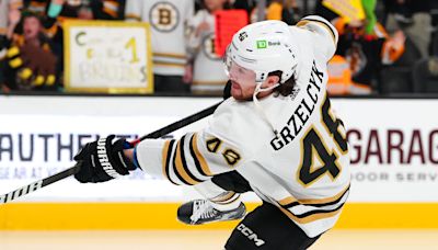 Former Bruins Defender Reveals New Number