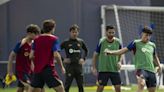 FC Barcelona | Xavi se 'moja' con los canteranos antes de la Real