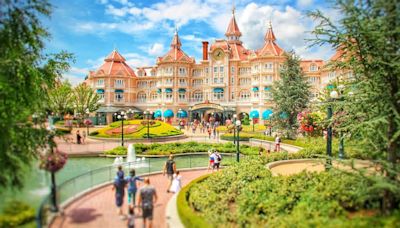 Here’s how to stay at Disneyland for less than £285pp — including park entry & freebies