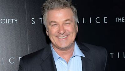 VIDEO: Alec Baldwin es acosado por una fan y termina golpeándola; ella le pidió que dijera "Palestina libre"