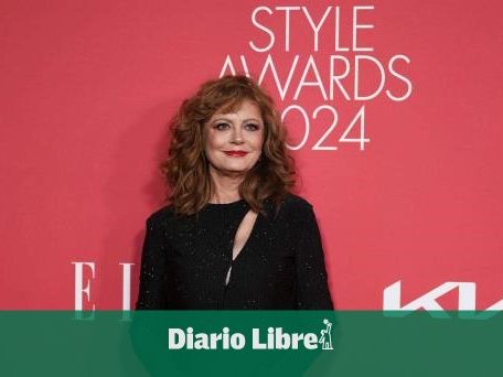 Susan Sarandon recibe de manos de Almodóvar un premio a su trayectoria de la revista Elle