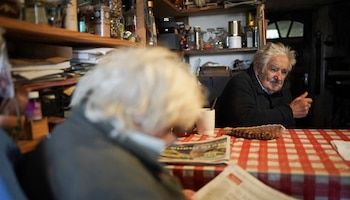 José Mujica se recupera del cáncer de esófago “a pasitos de tortuga”, según su esposa