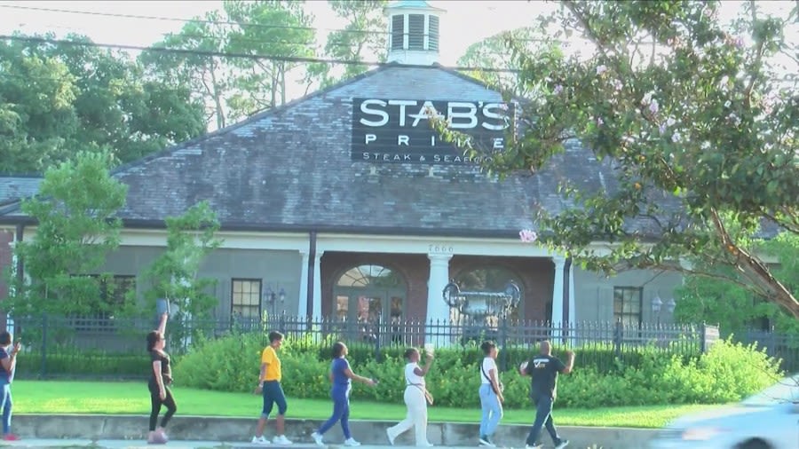 Seeking justice: NAACP members in Baton Rouge protest outside local steakhouse