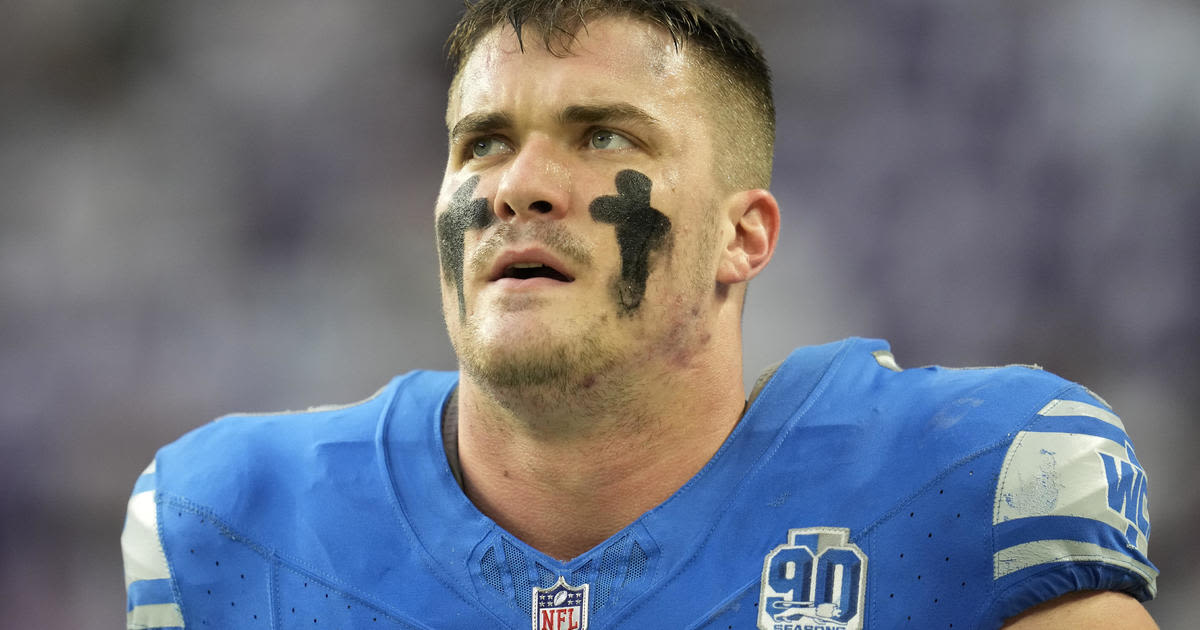 Detroit Lions defensive end John Cominsky carted off field with right knee injury
