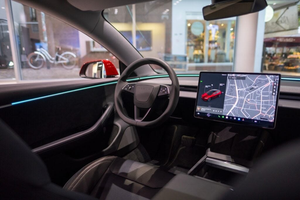 Tesla Breaks Silence On Vehicle Safety Data After A Year: Autopilot Boasts Lower Accident Risk Vs Manual Driving - Tesla...