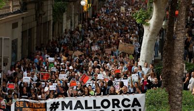 Miles de personas salen a la calle en Mallorca para protestar por la falta de vivienda y la masificación