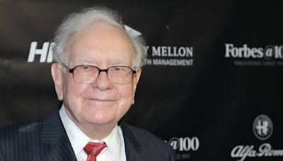 3 bad investing mistakes that put your retirement at serious risk, according to Warren Buffett