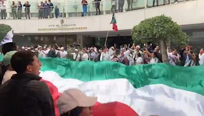 Manifestantes irrumpen en el Senado de México y frenan el debate por la polémica reforma judicial