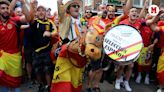 España golea en las calles de Düsseldorf: ¡fiestón absoluto! - MarcaTV