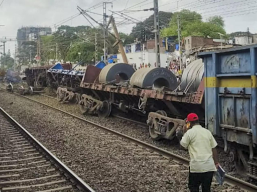 Goods train derailment at Palghar hits Western Railway train traffic | Mumbai News - Times of India