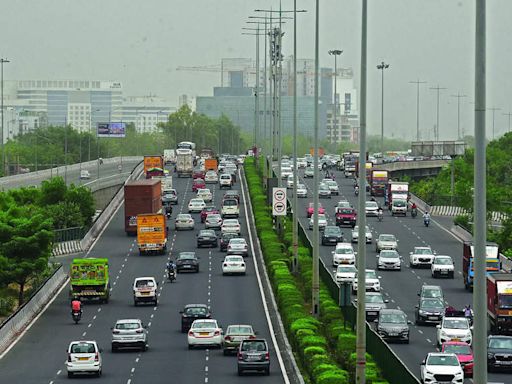 Gurgaon Weather Update: Temp dips by 5.5C, Cloudy Skies Expected with No Heavy Showers | Gurgaon News - Times of India