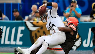 Alex Wright comes up big vs. Jaguars to help as Myles Garrett deals with foot injury