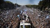 La intimidad de la caravana del seleccionado argentino campeón del mundo comenzó en un micro en Ezeiza y concluyó abruptamente con helicópteros