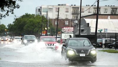 Fuertes tormentas y vientos en Texas dejan un muerto y daños generalizados