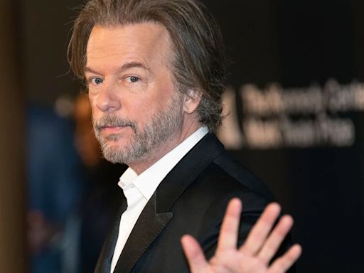 La vida de David Spade: de las tragedias familiares a su talento para la comedia que lo llevó a la cima