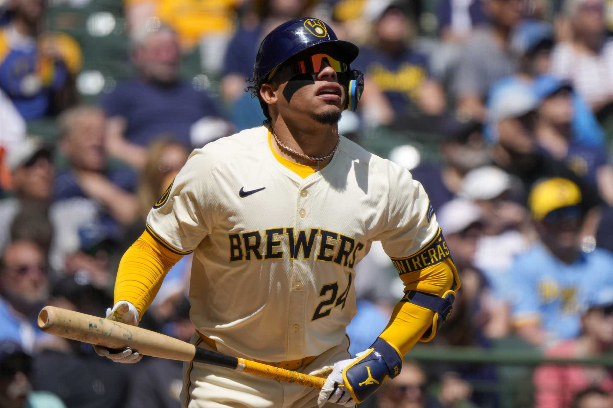 William Contreras leads the way as Brewers hit 5 homers off Martín Pérez in 10-2 win over Pirates