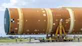 El cohete de la misión lunar Artemis II ya está en un hangar del centro Kennedy