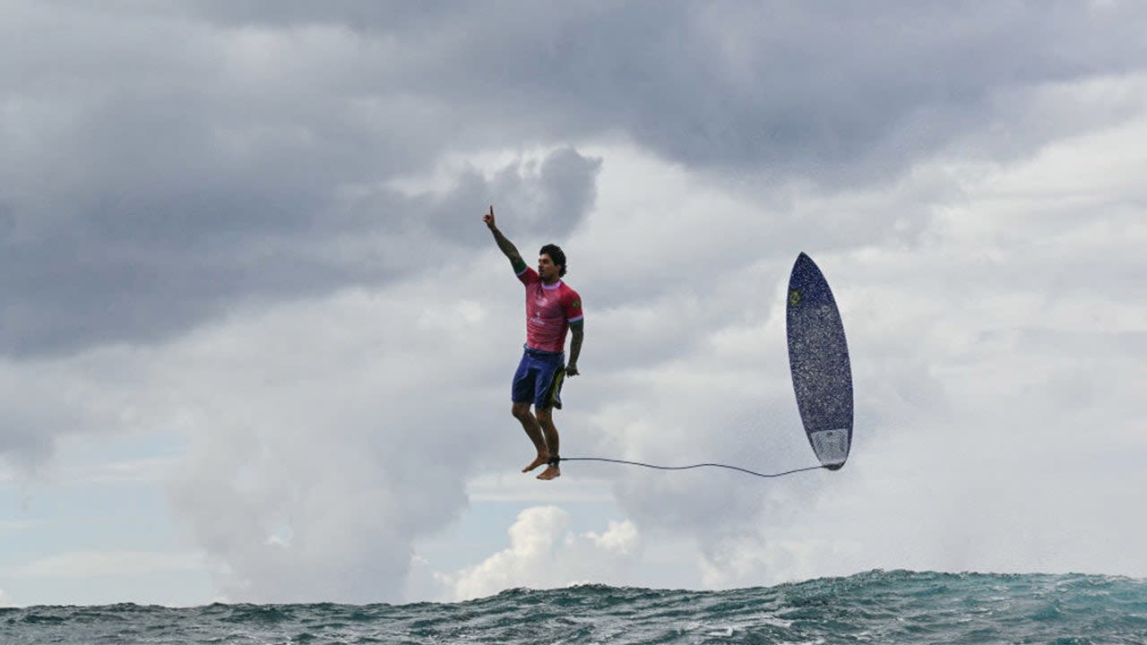The story behind that viral photo of Brazilian surfer Gabriel Medina 'floating' above the waves
