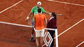 “¿Quieres cambiar al árbitro?”: la surreal escena que marcó el día de furia de Hurkacz en Roland Garros - La Tercera