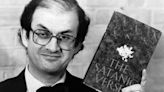 Salman Rushdie: en qué consiste la fatua contra el escritor británico y qué impacto ha tenido en su vida