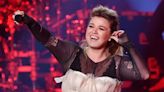 Kelly Clarkson changed the lyrics to one of her hits after her divorce, transforming it into a post-heartbreak celebration of herself