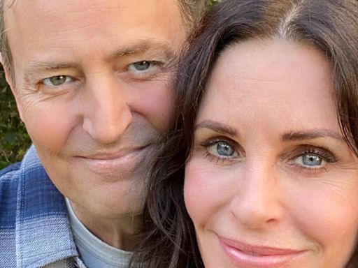 Courteney Cox confiesa que Matthew Perry le visita tras su muerte: “Está cerca”