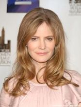 Jennifer Jason Leigh