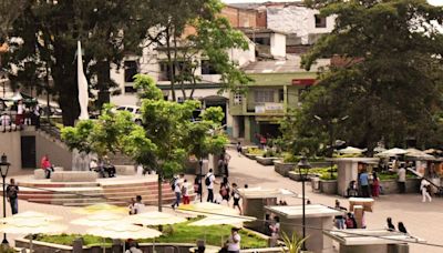 Mujer fue asesinada a puñaladas cuando se fumaba un cigarrillo en plena calle, en Antioquia