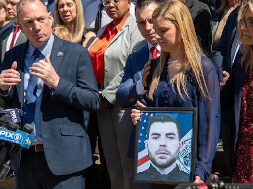 Guy Rivera, accused killer of NYPD Det. Jonathan Diller, arraigned in courtroom packed with family, officers