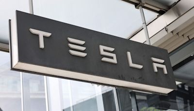 Hedge funds that piled into big Tesla short stung by huge rally | Stock Market News