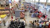 Vendas no varejo do Brasil têm alta inesperada em maio e renovam máxima da série Por Reuters