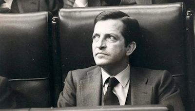 Adolfo Suárez, el único presidente de la historia de España que dimitió: ¿por qué lo hizo?