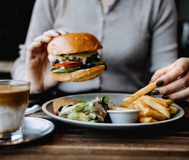 外食族「隱性飢餓」危機何解？營養保健品你吃錯了嗎？維他命B/維他命C/綜合維他命/魚油/益生菌推薦 iHerb免運＋輸入折扣碼再享78折