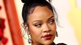 A Very Pregnant Rihanna Wears ‘Use A Condom’ Tee, And Twitter Users Totally Approve