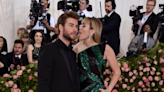 Miley Cyrus soportó una relación de abuso con Liam Hemsworth, revela cuenta en Twitter