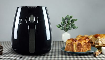 The Rookie Air Fryer Cooking Mistake That's Easy To Make