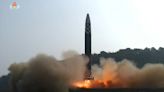 Corea del Norte lanzó dos misiles balísticos al mar tras la visita de la vicepresidenta de EEUU a Seúl