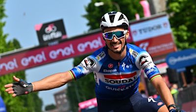 Jhonatan Narváez persiguió a Julian Alaphilippe en el Giro de Italia