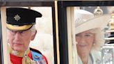 Trotz Regen: Charles und Camilla meistern "Trooping the Colour"