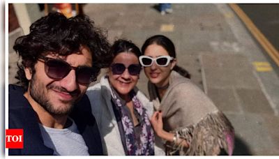 Sara Ali Khan’s vacay pic with brother Ibrahim Ali Khan and mother Amrita Singh is all things heartwarming | - Times of India