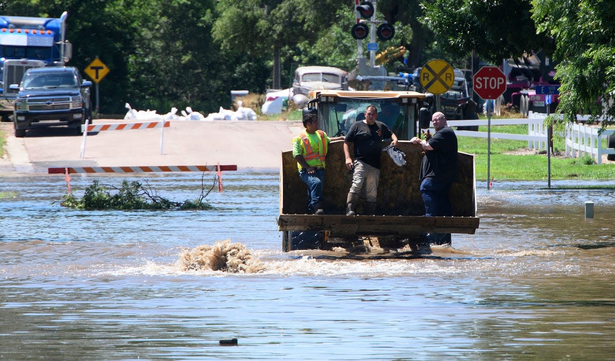 Deadly floods continue to destroy Midwest towns as 50 million remain under heat warnings