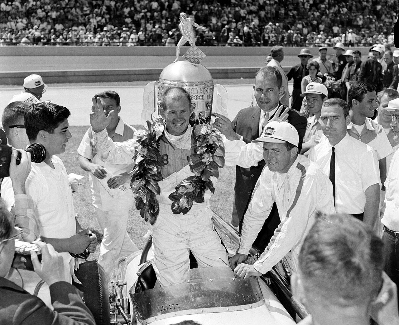 Parnelli Jones, the oldest living Indy 500 winner, dies at 90