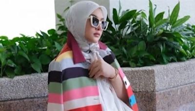 Outfit Putih ala Syahrini: Pakai Tas Favorit Konglomeret, Hijab Produk Lokal