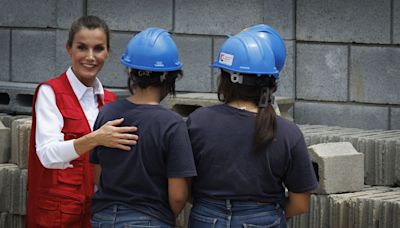 Guatemala muestra a la reina Letizia su escuela taller de jóvenes, antídoto ante las maras