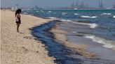 Un vertido de combustible provoca el cierre de tres playas de Valencia