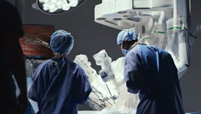 Cómo es el único robot cirujano que opera en Perú